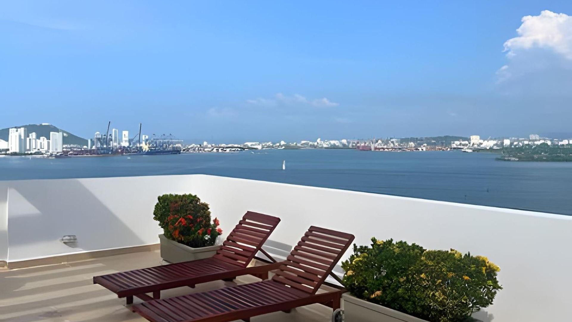 Vista Al Mar En Castillogrande, Orange 2d-2b *